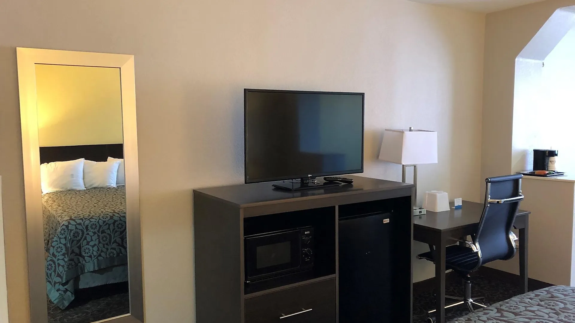 Days Inn By Wyndham Phoenix North