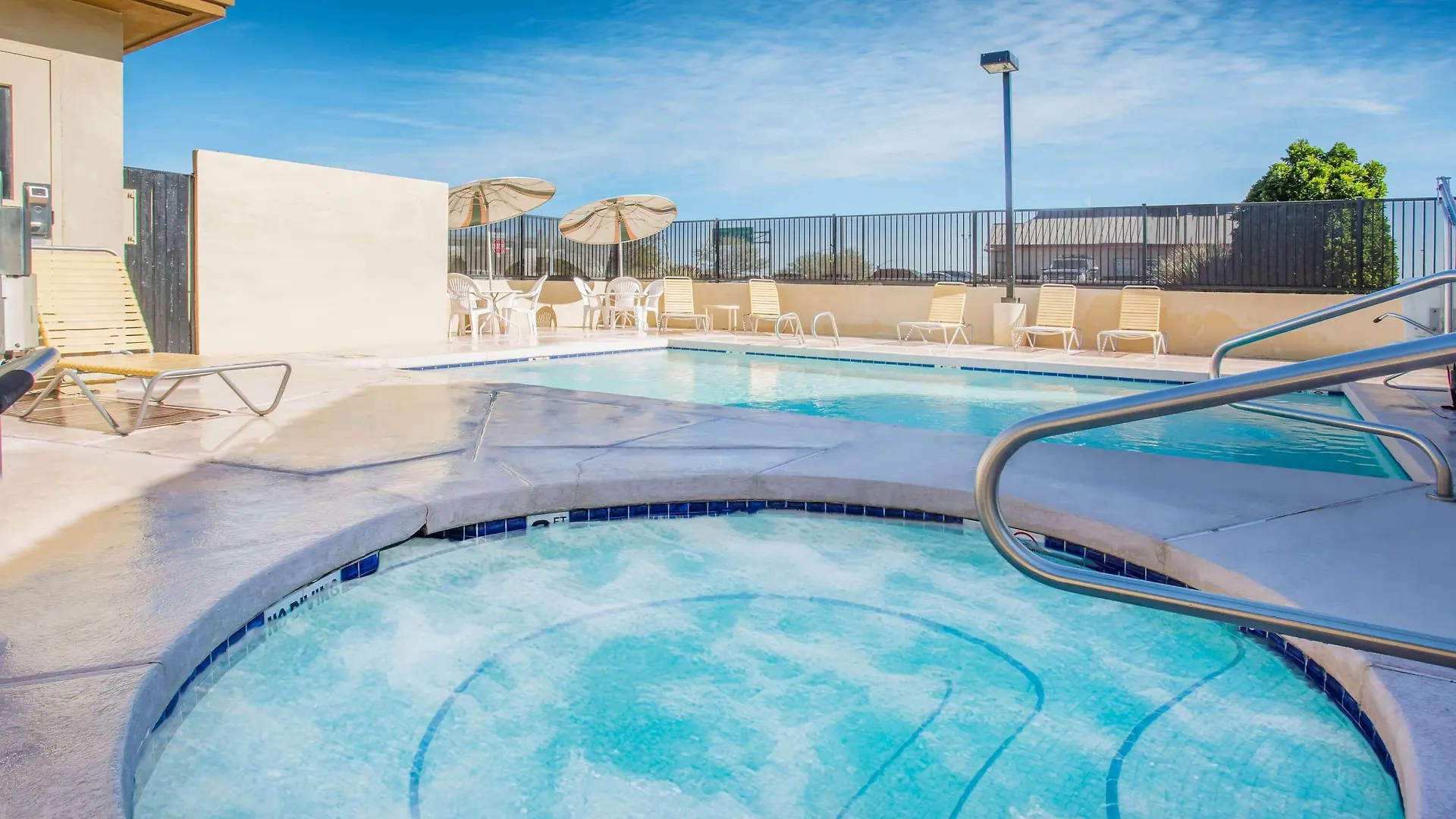 Days Inn By Wyndham Phoenix North 3*,